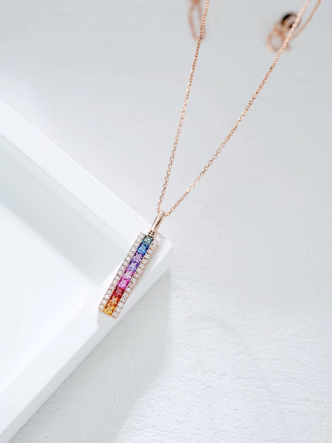 Rainbow Sapphire 18k Gold Pendant (Item No. SA088）