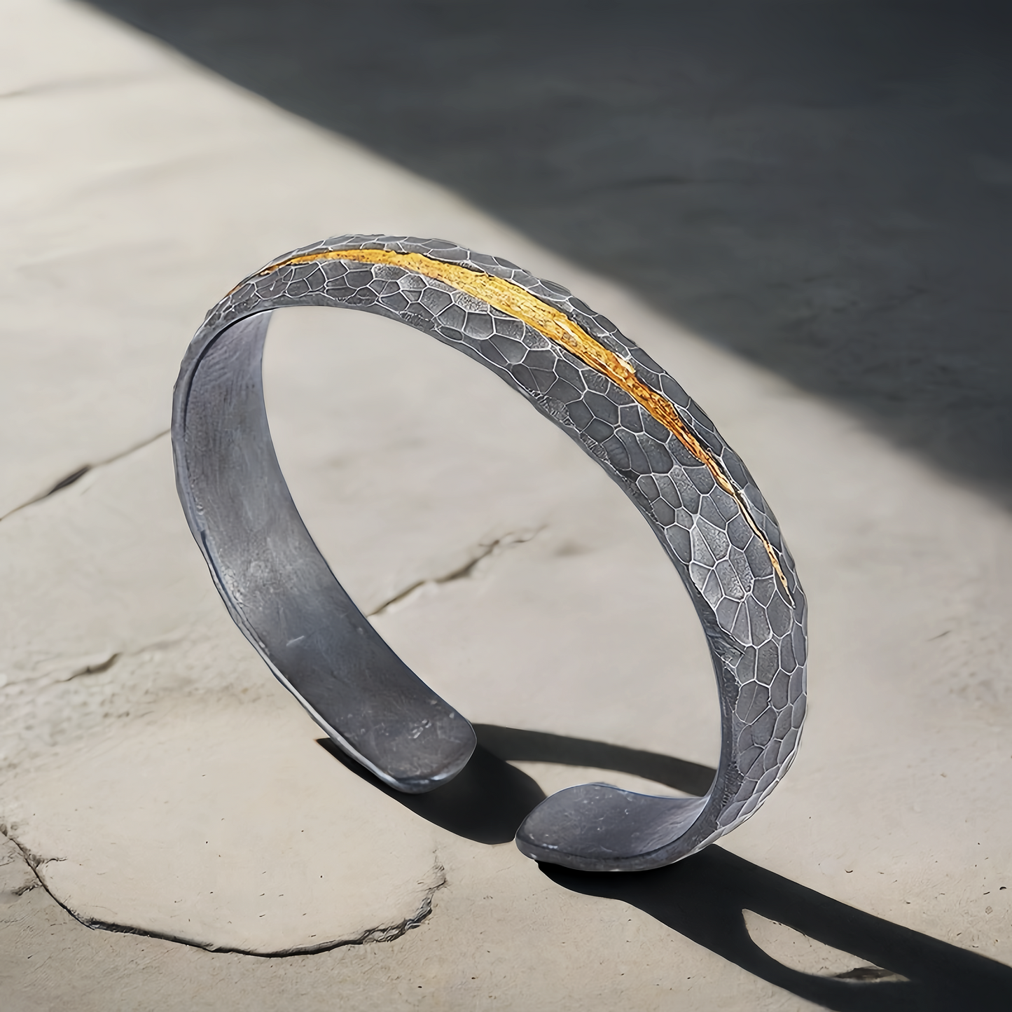 Hammered Inlaying Gold Silver Bangle (Item No. B0678）