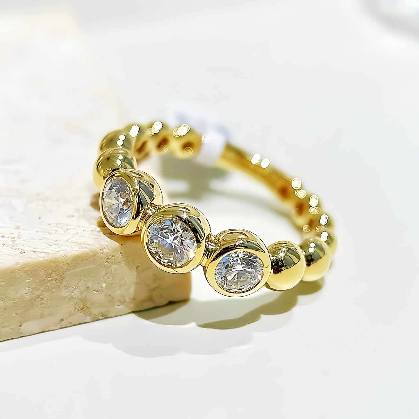 Contemporary 18k Gold Diamond Ring (Item No. VT412）