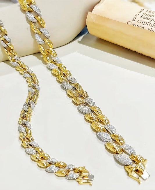 Cuban Link 18k Gold Diamond Bracelet (Item No. VT389）