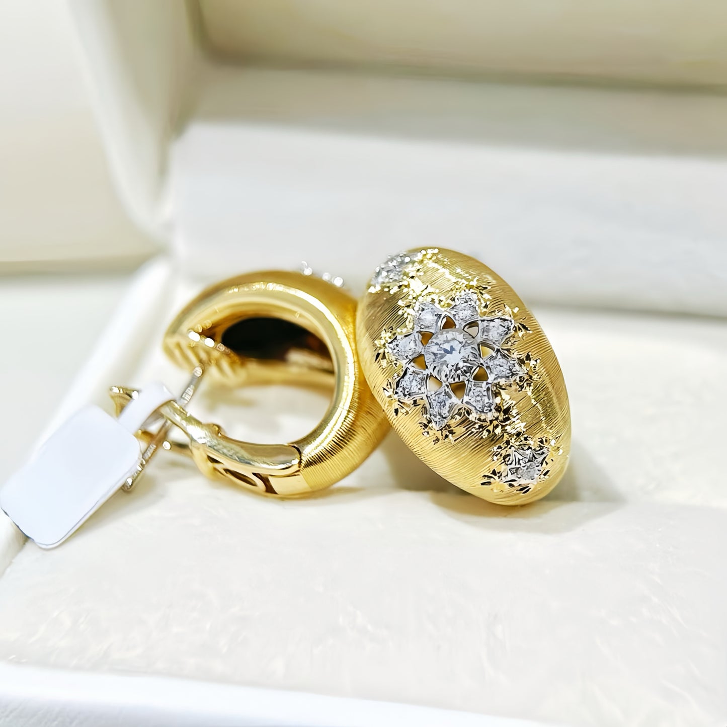 Vintage 18k Gold Diamond Earring (Item No. VT402）