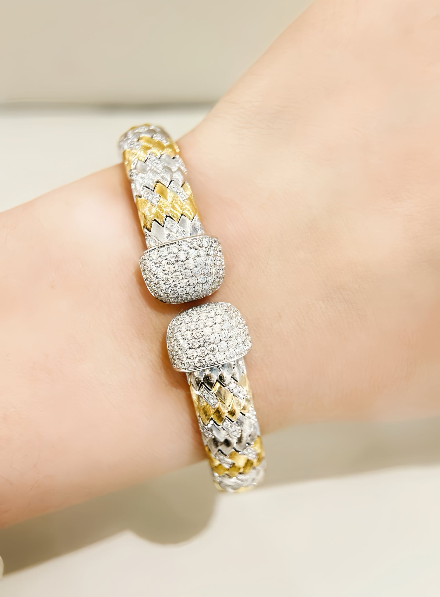 Weaving Vintage 18k Gold Diamond Bracelet (Item No. VT338)