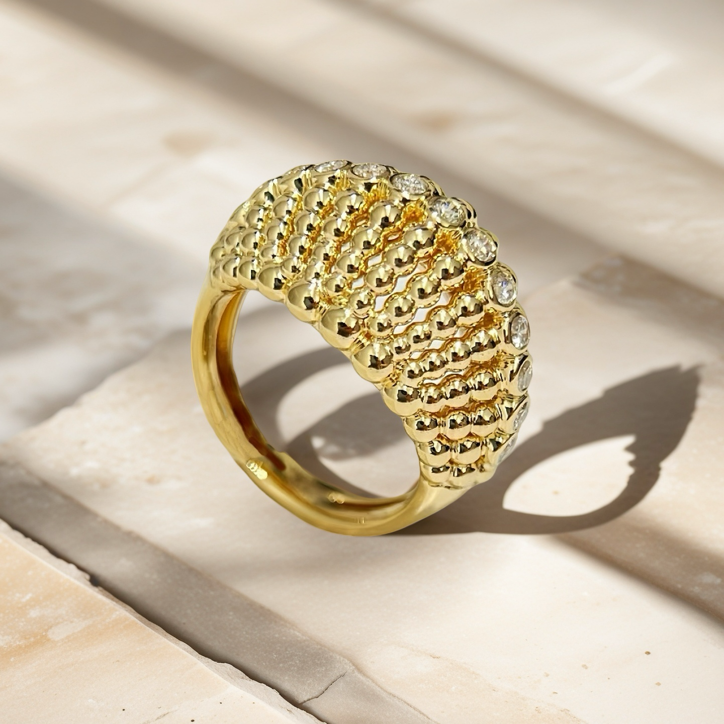 Shell Vintage 18k Gold Diamond Ring (Item No. VT020）