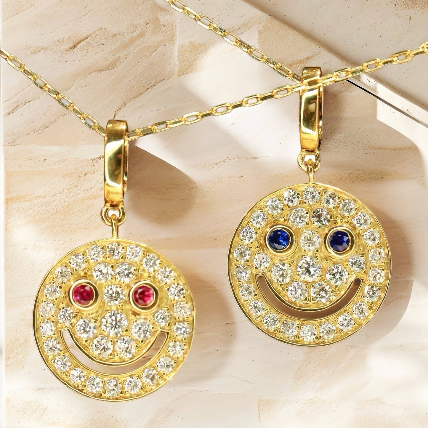 Smile 18k Gold Diamond Pendant (Item No. VT199）