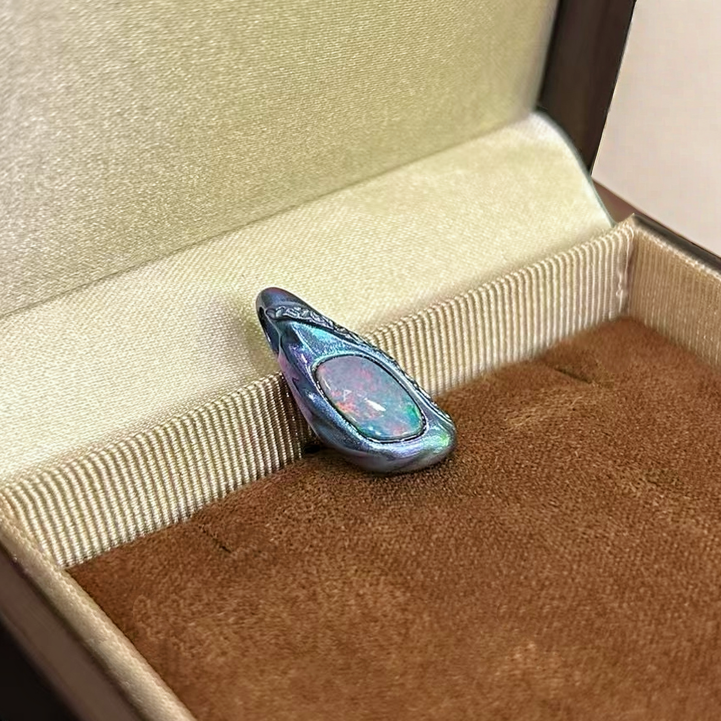 Anodized Titanium Blue Opal Pendant (Item No. TA004）