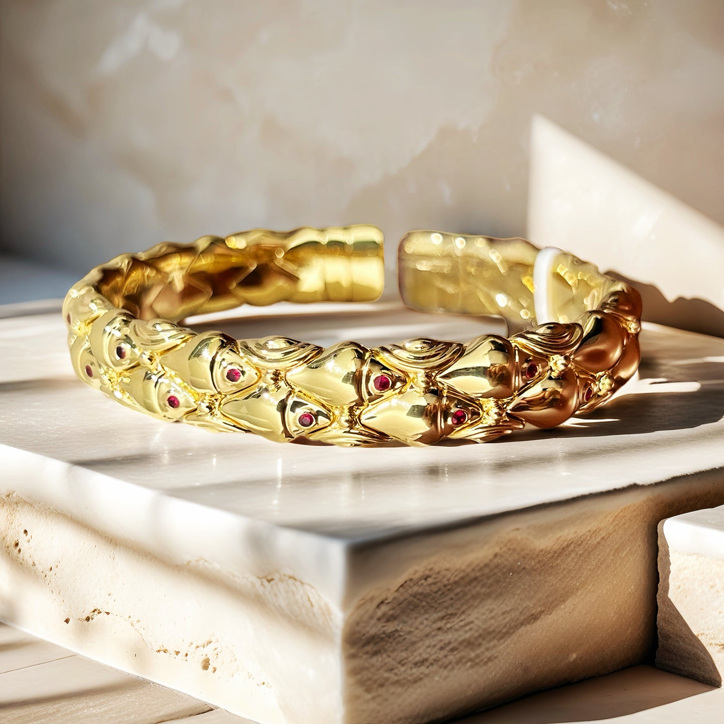 Fish Scale 18k Gold Diamond Bracelet (Item No. VT219）