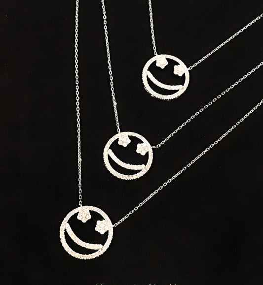 Smile 18k Gold Diamond Pendant (Item No. VT113）