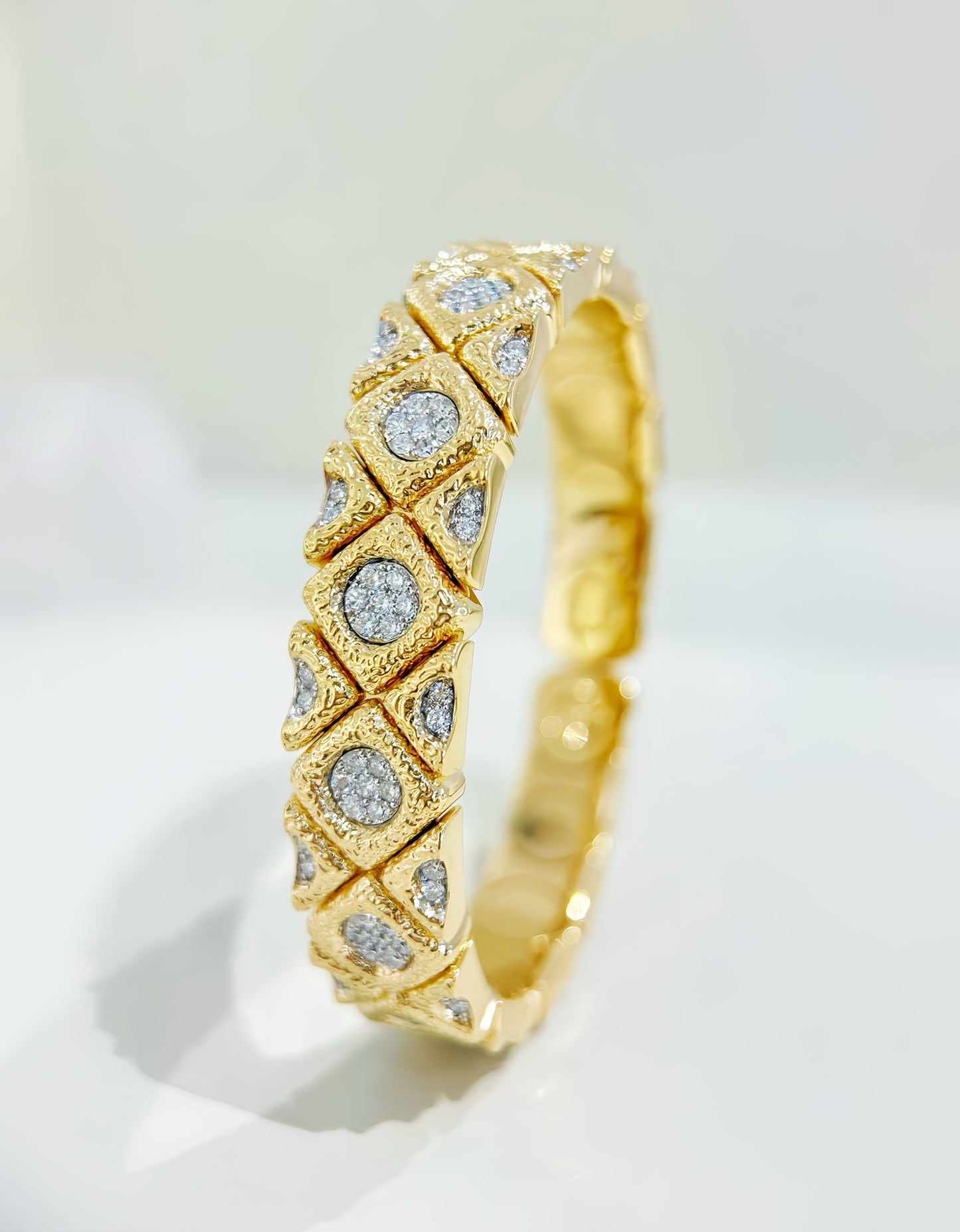 Vintage 18k Gold Diamond Bracelet (Item No. VT345)