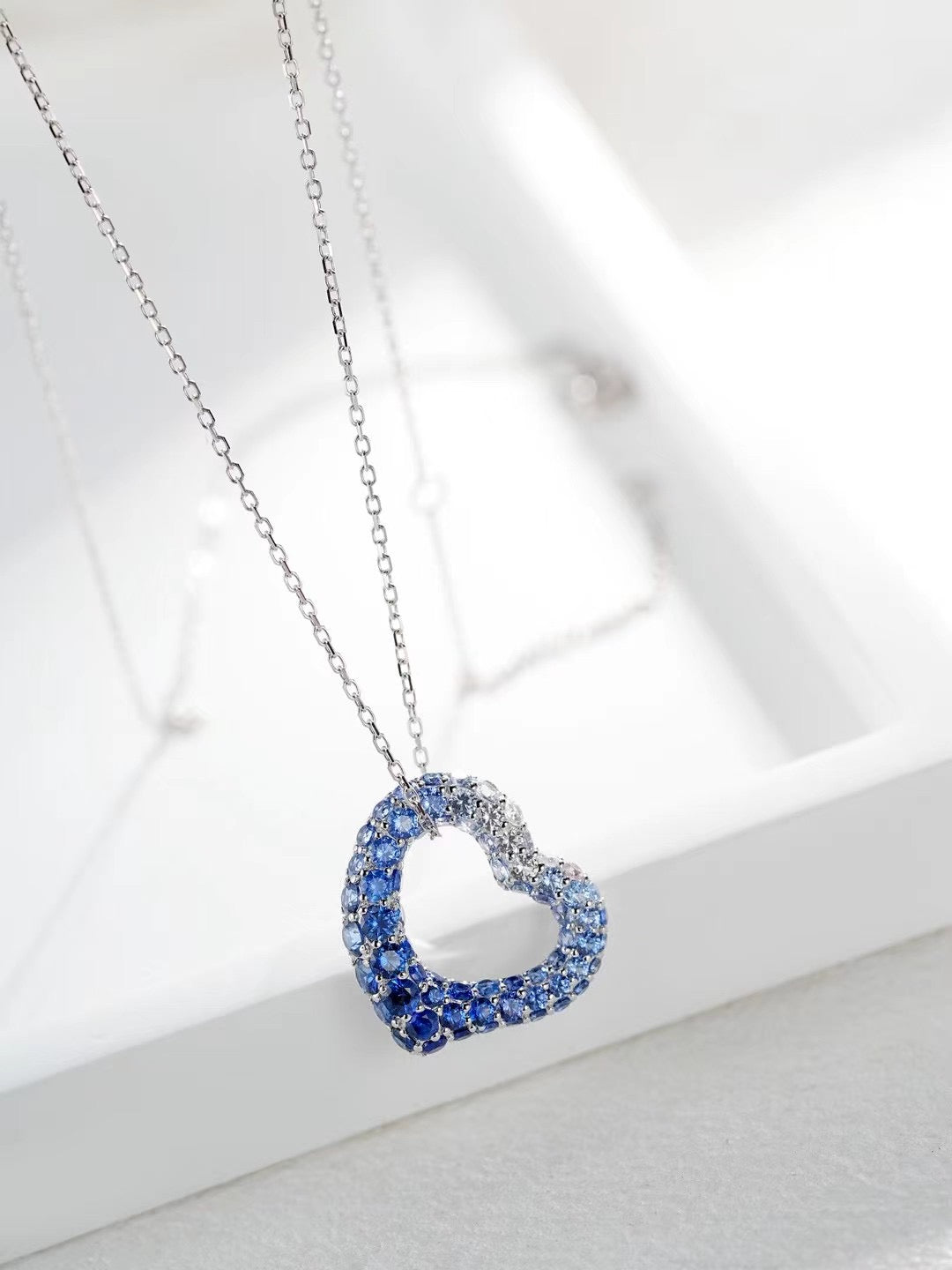 Rainbow Sapphire 18K Gold Pendant (Item No. SA001）