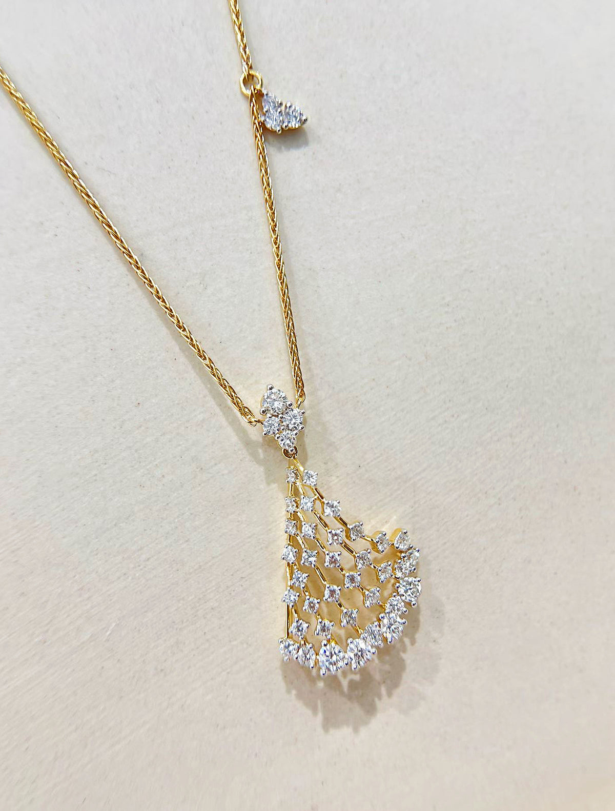 Vintage 18k Gold Diamond Pendant (Item No. VT522）