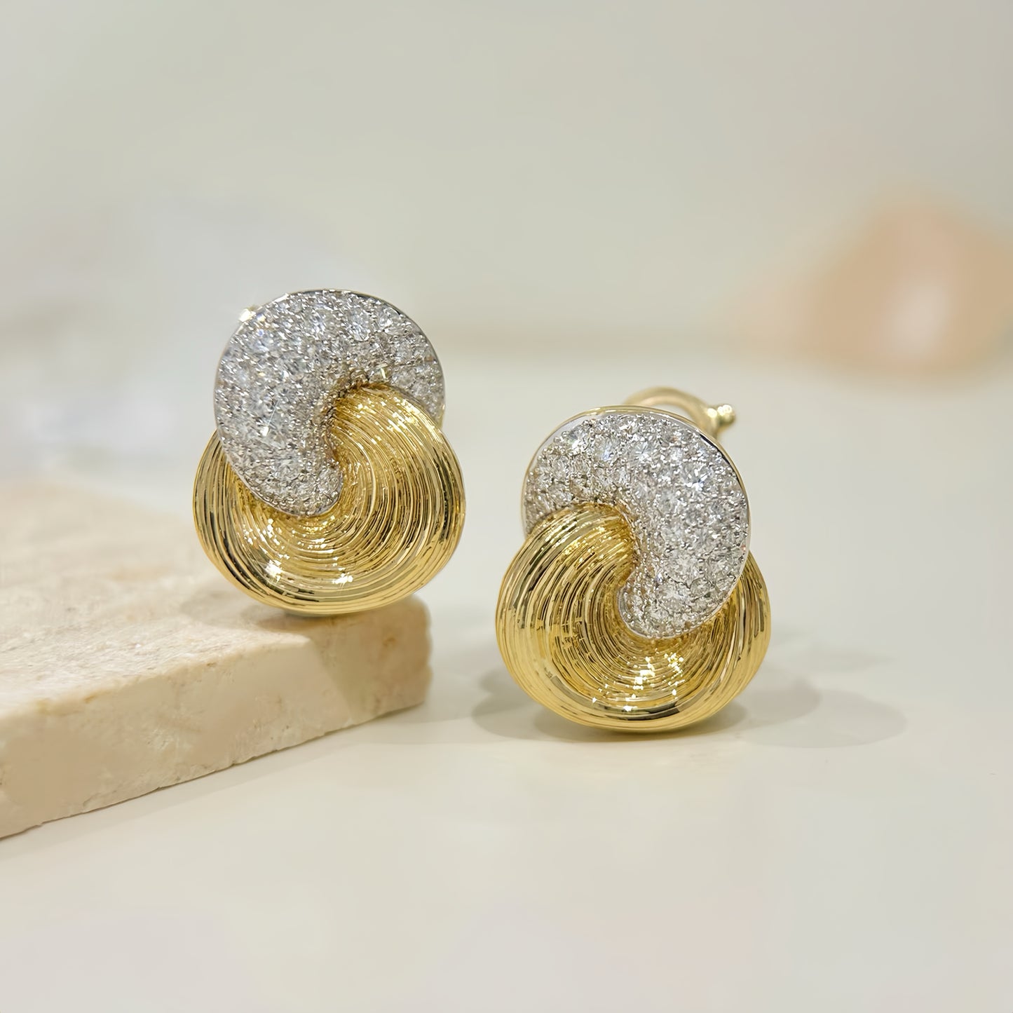 Vintage 18k Gold Diamond Earring (Item No. VT337)