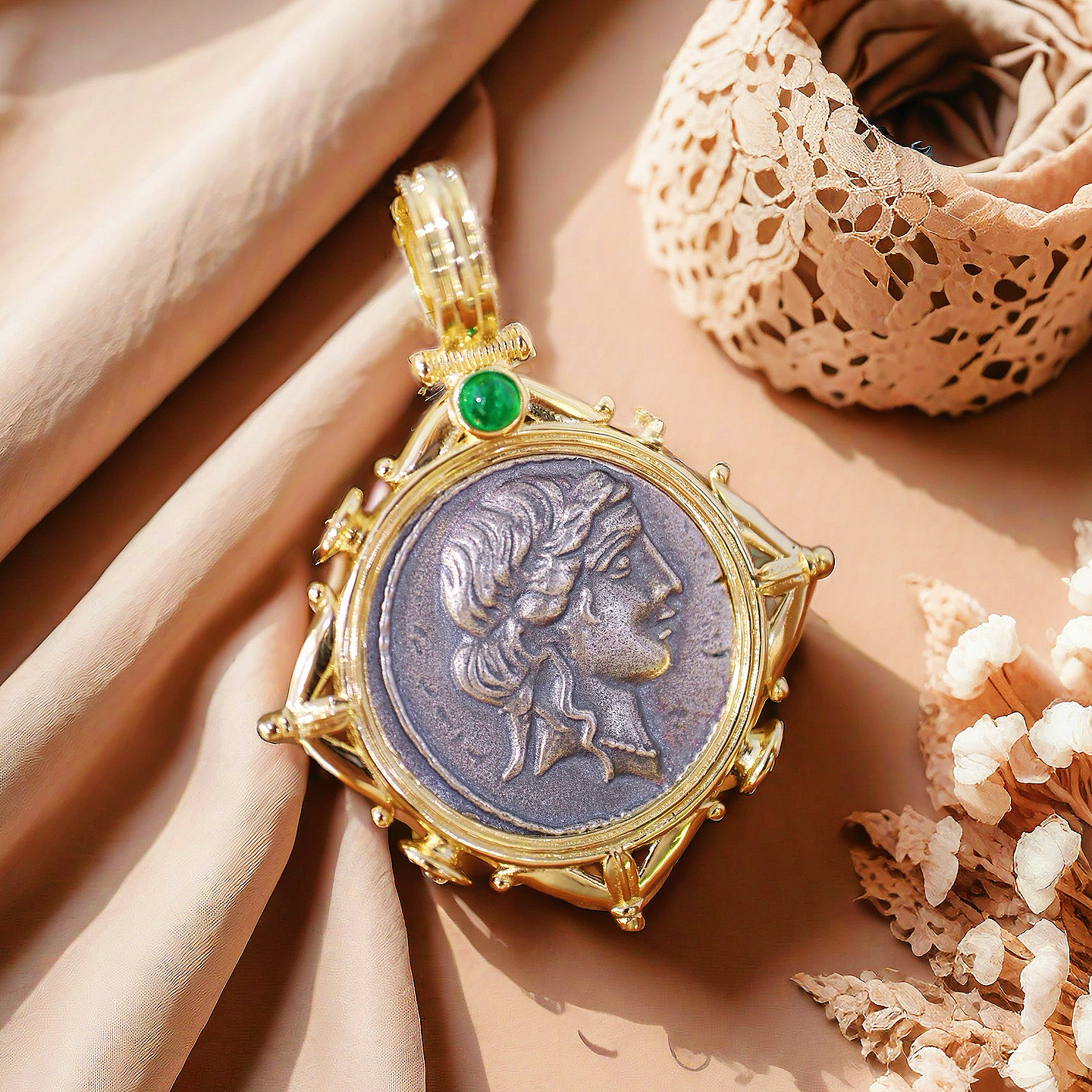 Venus Ancient Greek Coin Medallion 18K Gold Pendant (Item No. COIN021）