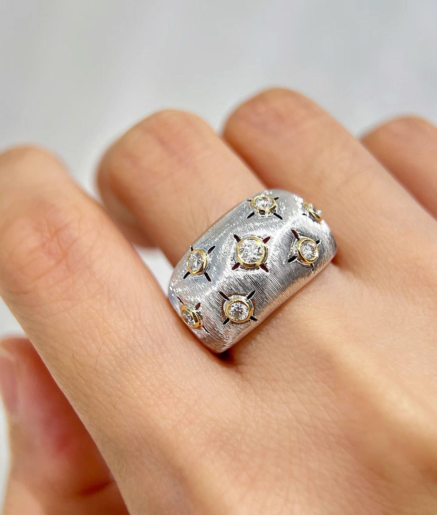 Vintage 18k Gold Diamond Ring (Item No. VT492）