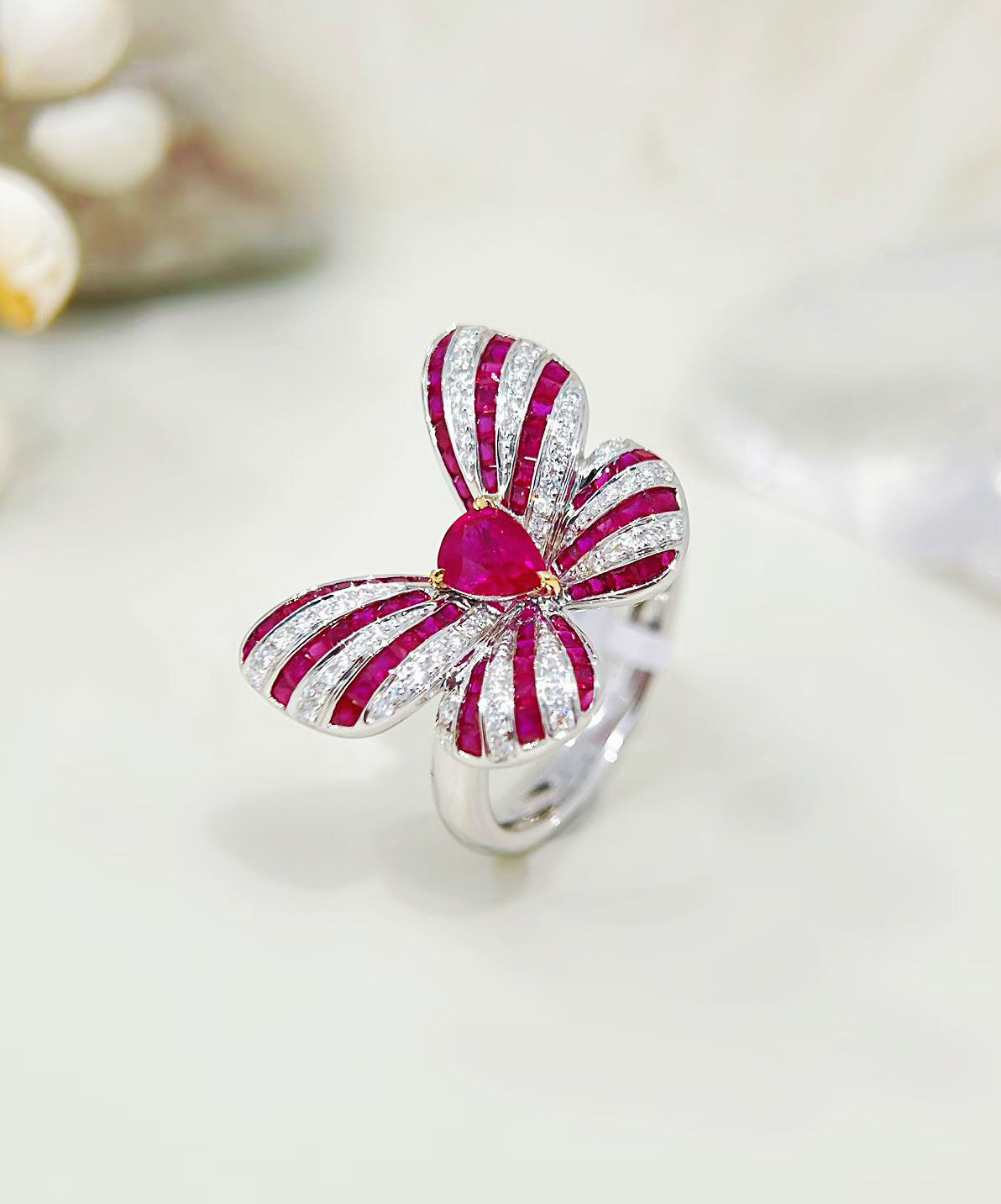 Vintage Butterfly 18k Gold Diamond Ruby Ring (Item No. VT513）