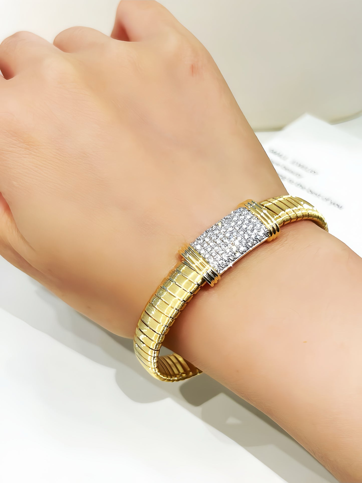 Weaving Vintage 18k Gold Diamond Bracelet (Item No. VT426）