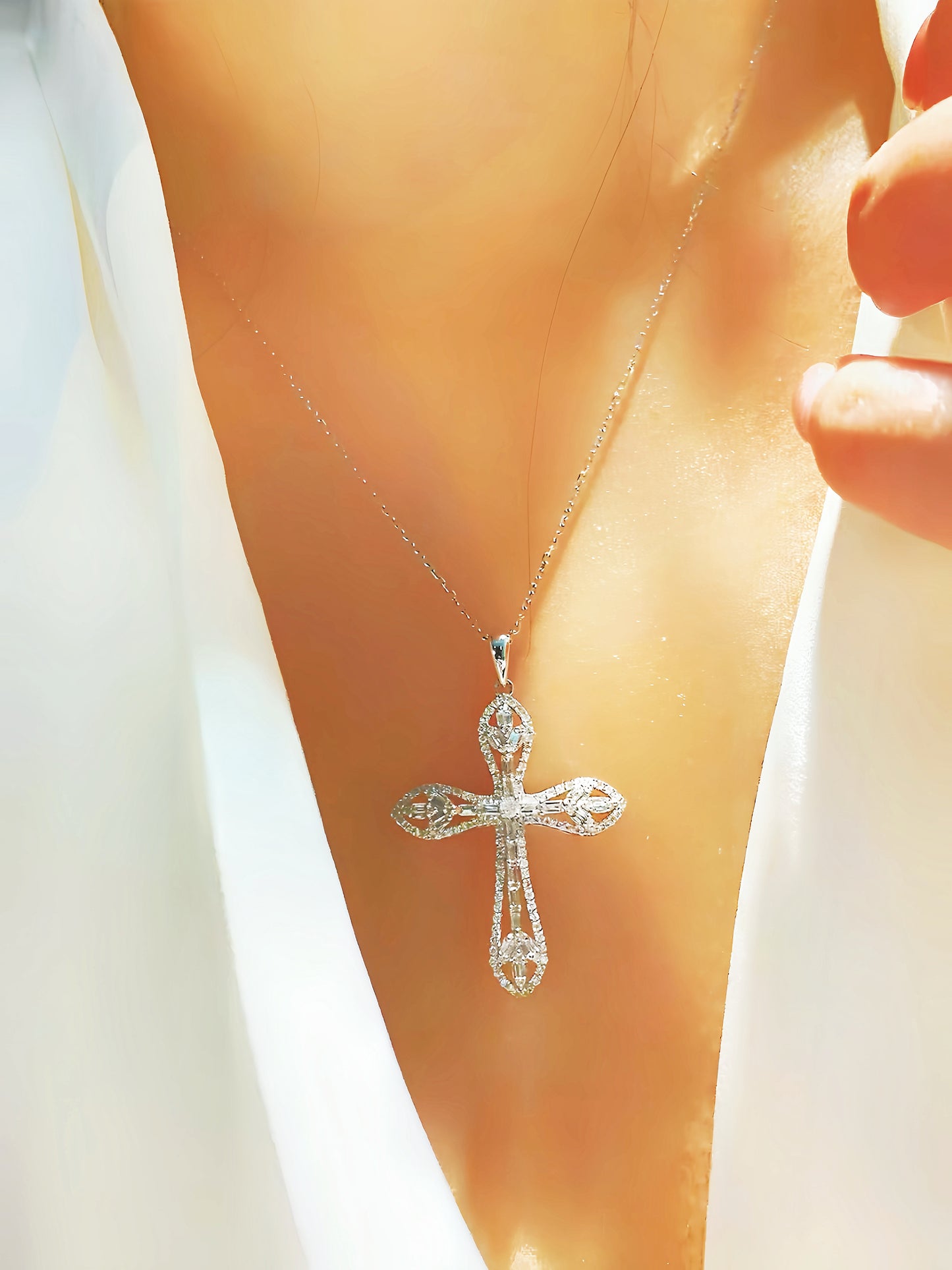 Cross 18k Gold Diamond Pendant (Item No. VT209）