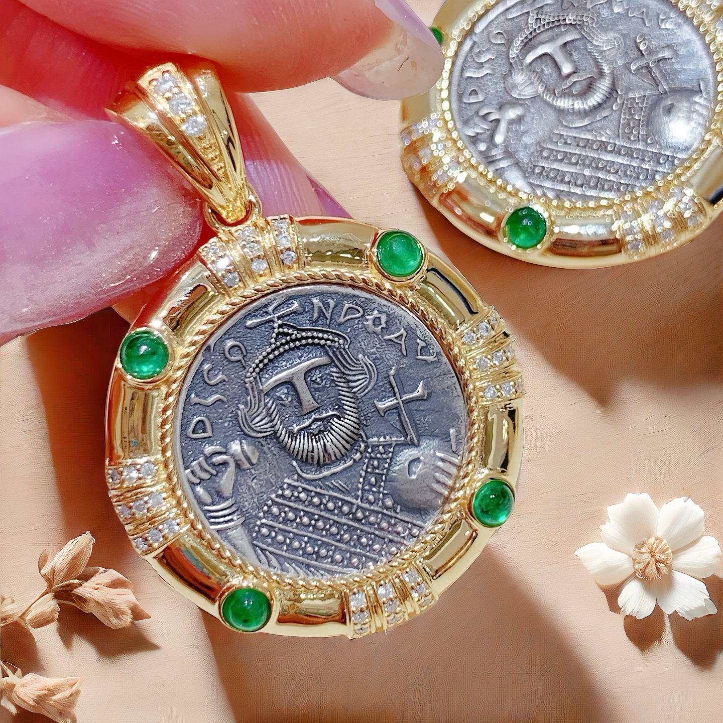 Byzantine Emperor Ancient Greek Coin Medallion 18K Gold Pendant (Item No. COIN062）