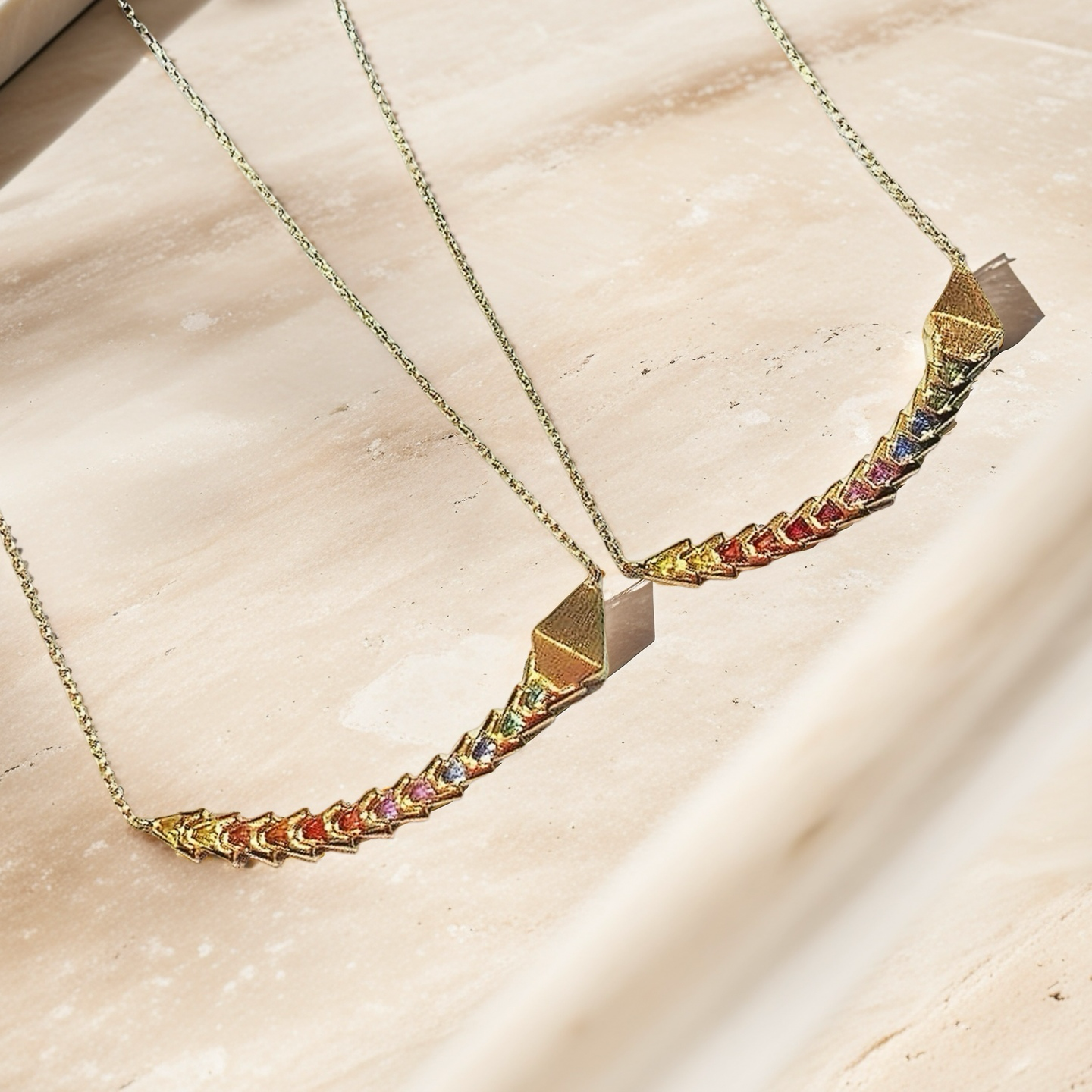 Snake 18k Gold Sapphire Pendant (Item No. VT104）