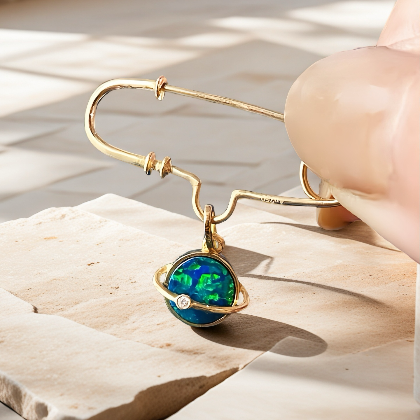 Globe 18k Gold Diamond Opal Pendant (Item No. VT106）