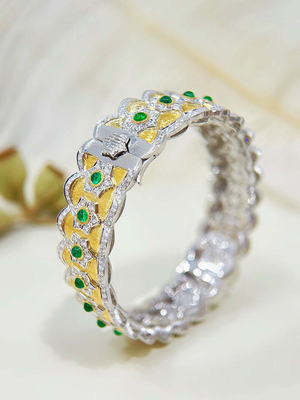 Lace Vintage 18k Gold Emerald Diamond Bracelet (Item No. VT514）