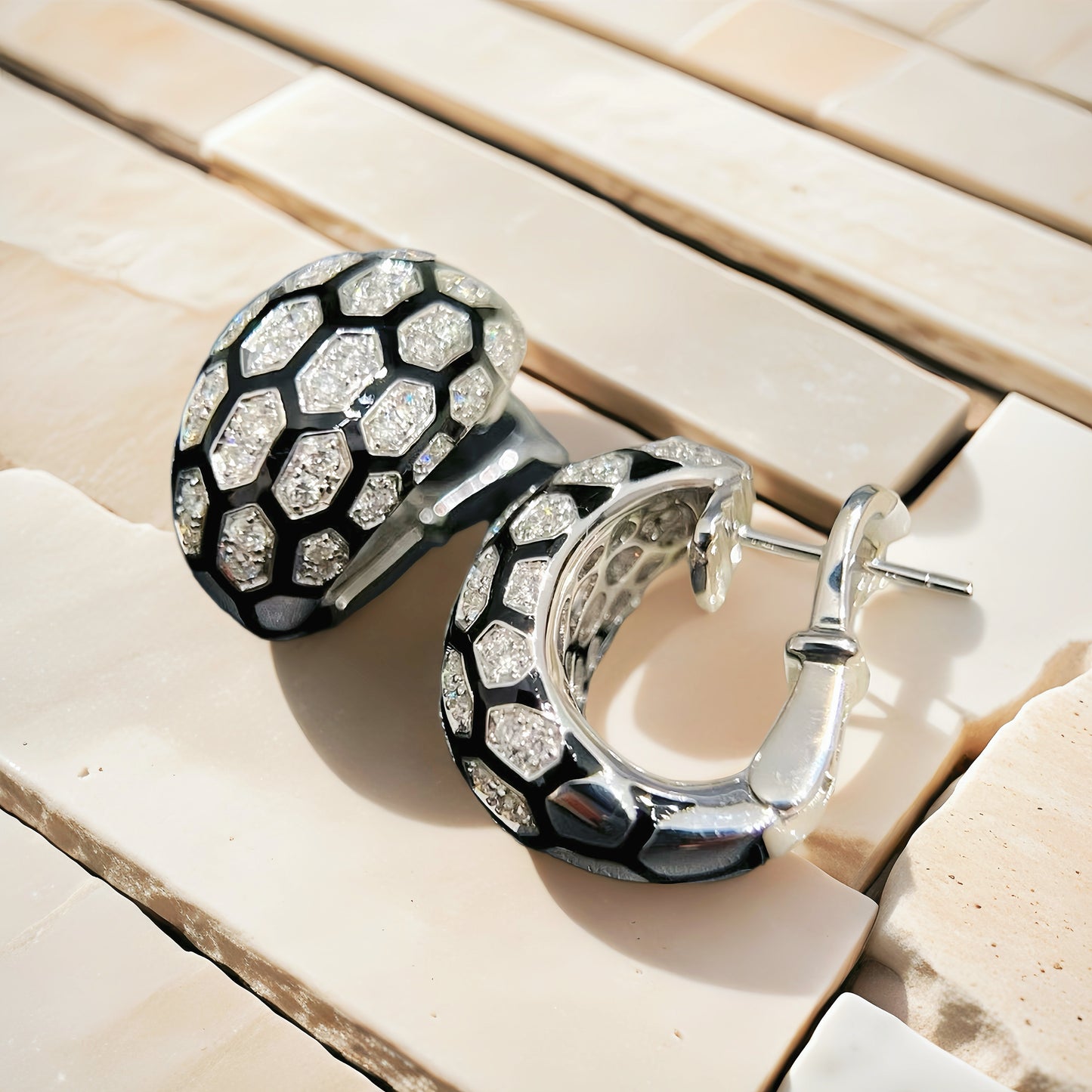 Black Enamel 18k Gold Diamond Earring (Item No. VT214）