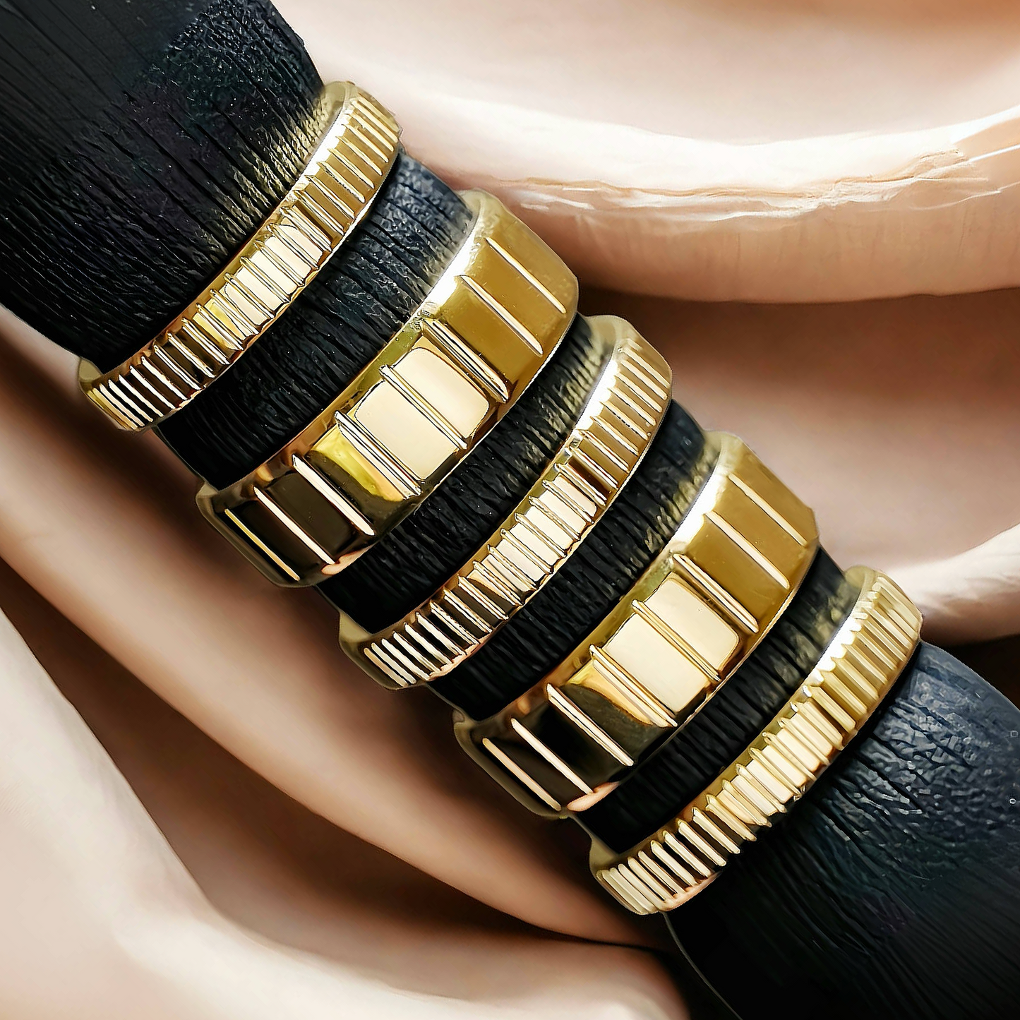 Contemporary 18k Gold Ring (Item No. GR0012）