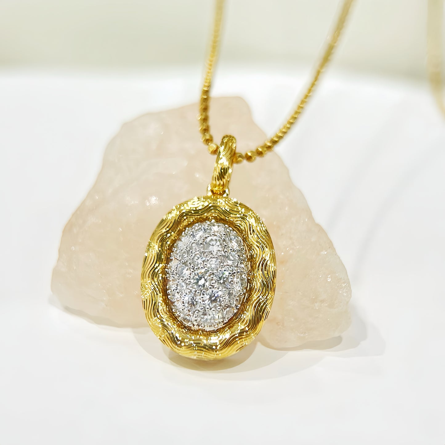 Vintage 18k Gold Diamond Pendant (Item No. VT366）