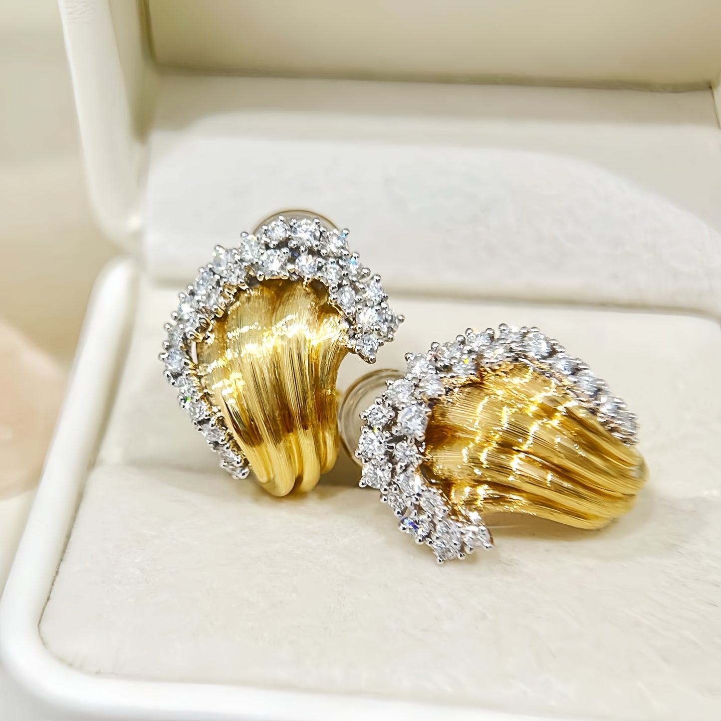 Vintage 18k Gold Diamond Earring (Item No. VT369）