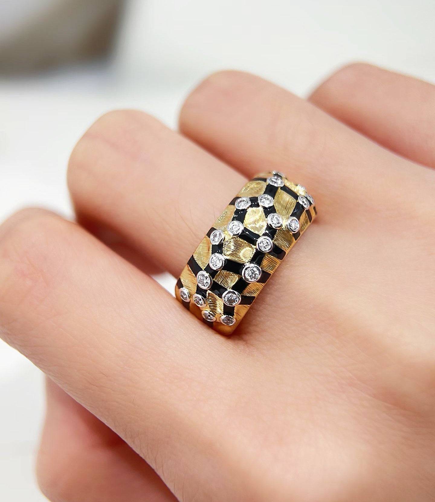 Enamel 18k Gold Diamond Ring (Item No. VT471）