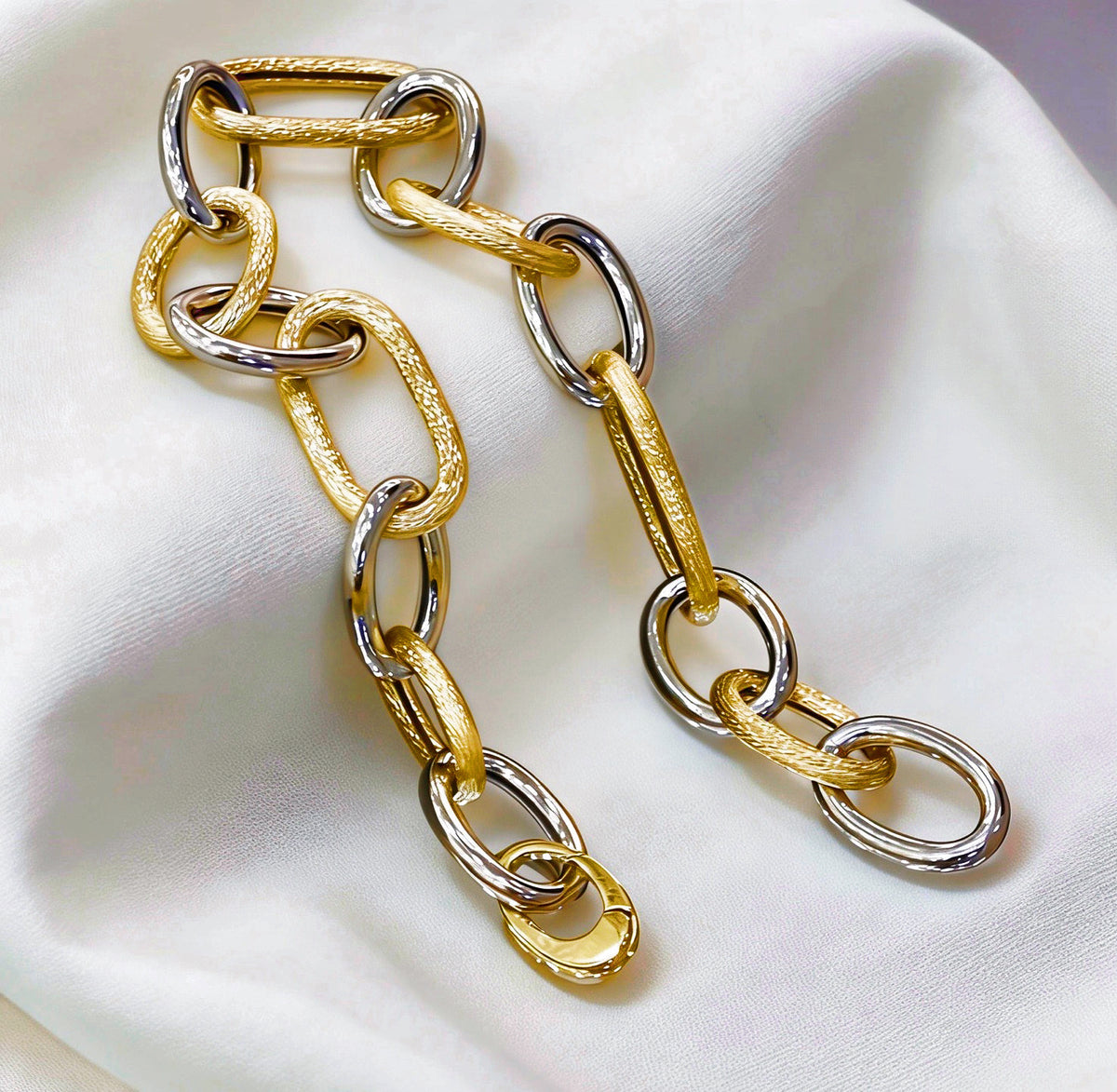 Curb Link 18K Gold Bracelet (Item No. SJB005）