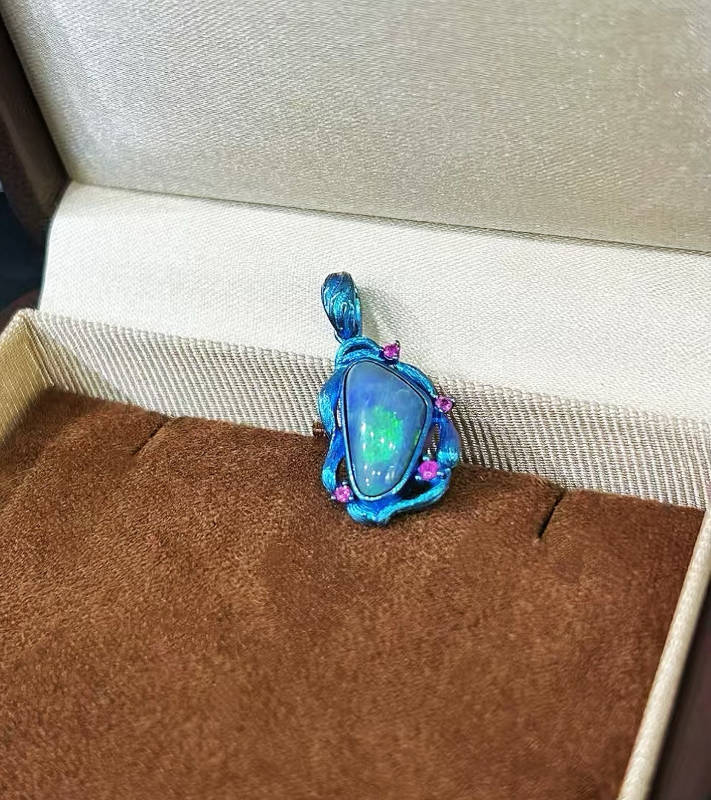 Anodized Titanium Ocean Blue Opal Pendant (Item No. TA001）