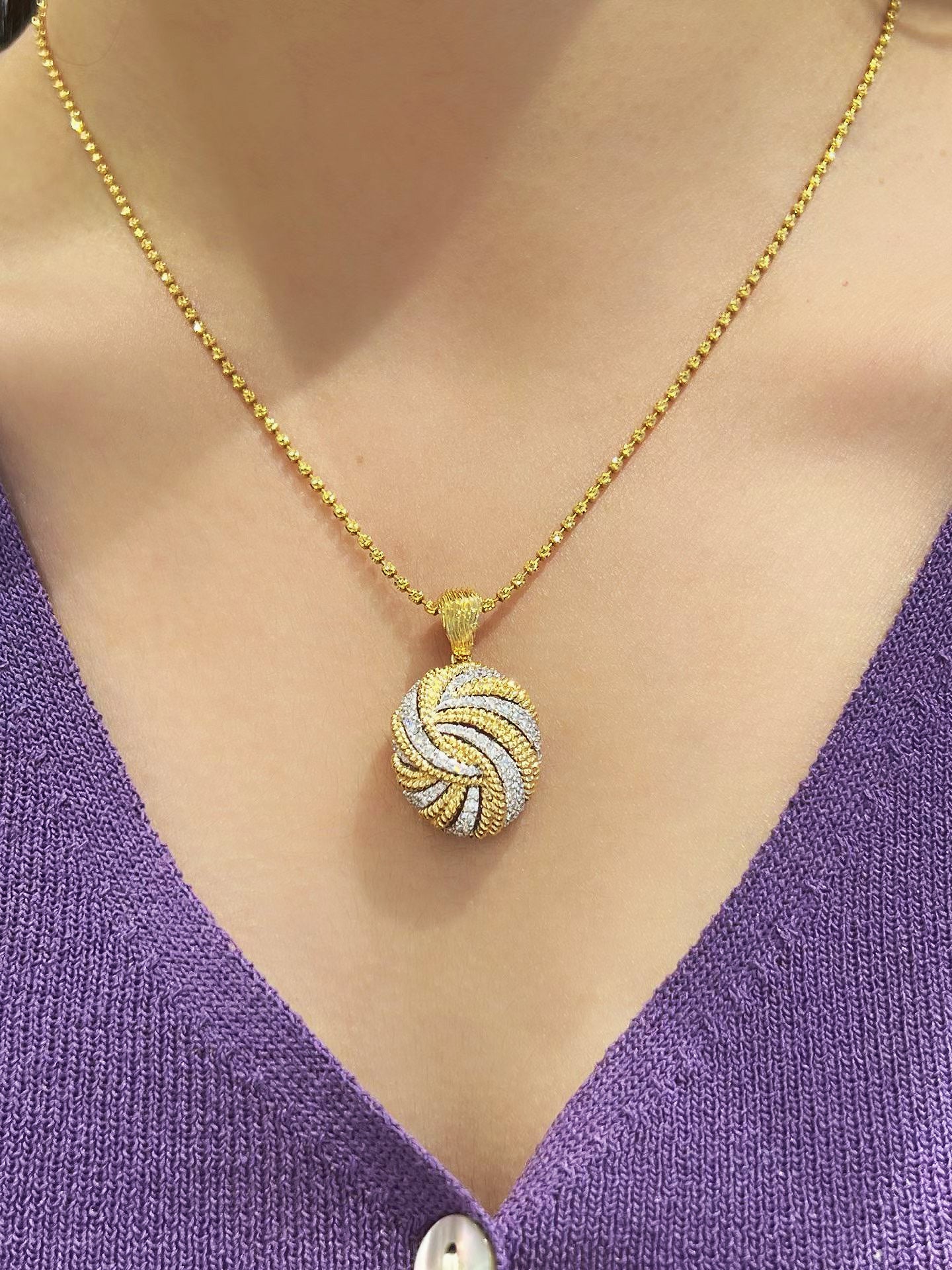 Vintage 18k Gold Diamond Pendant (Item No. VT483）
