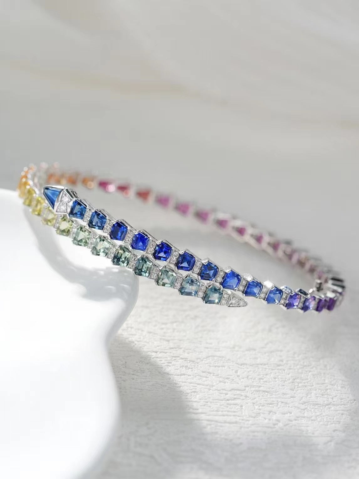 Rainbow Sapphire 18k Gold Bracelet (Item No. SA079）