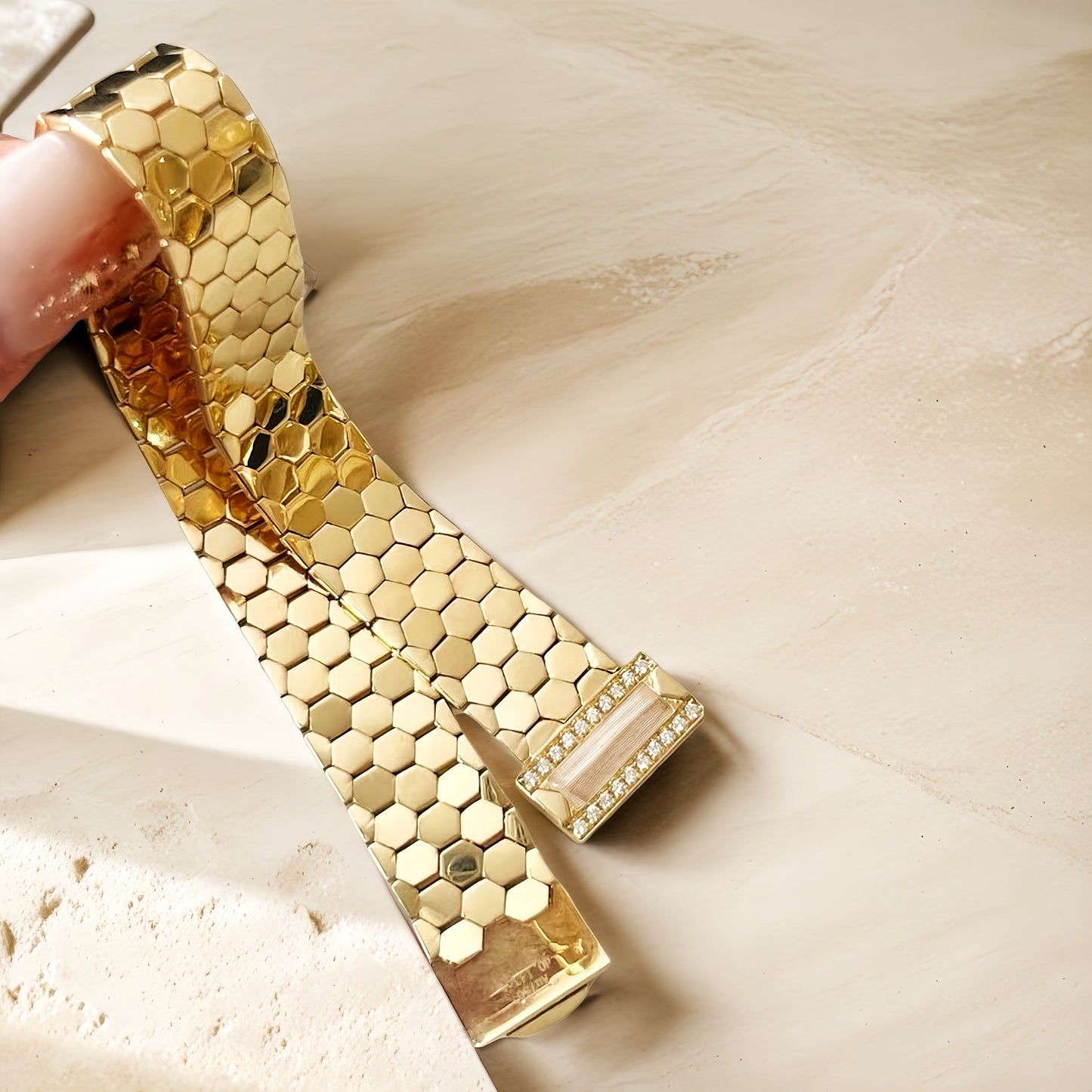 Vintage 18k Gold Diamond Bracelet (Item No. VT132）