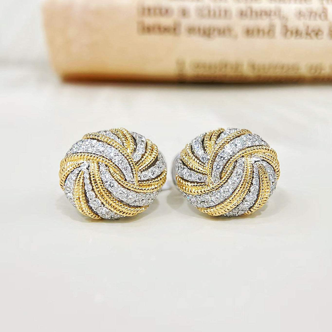 Vintage 18k Gold Diamond Earring (Item No. VT475）