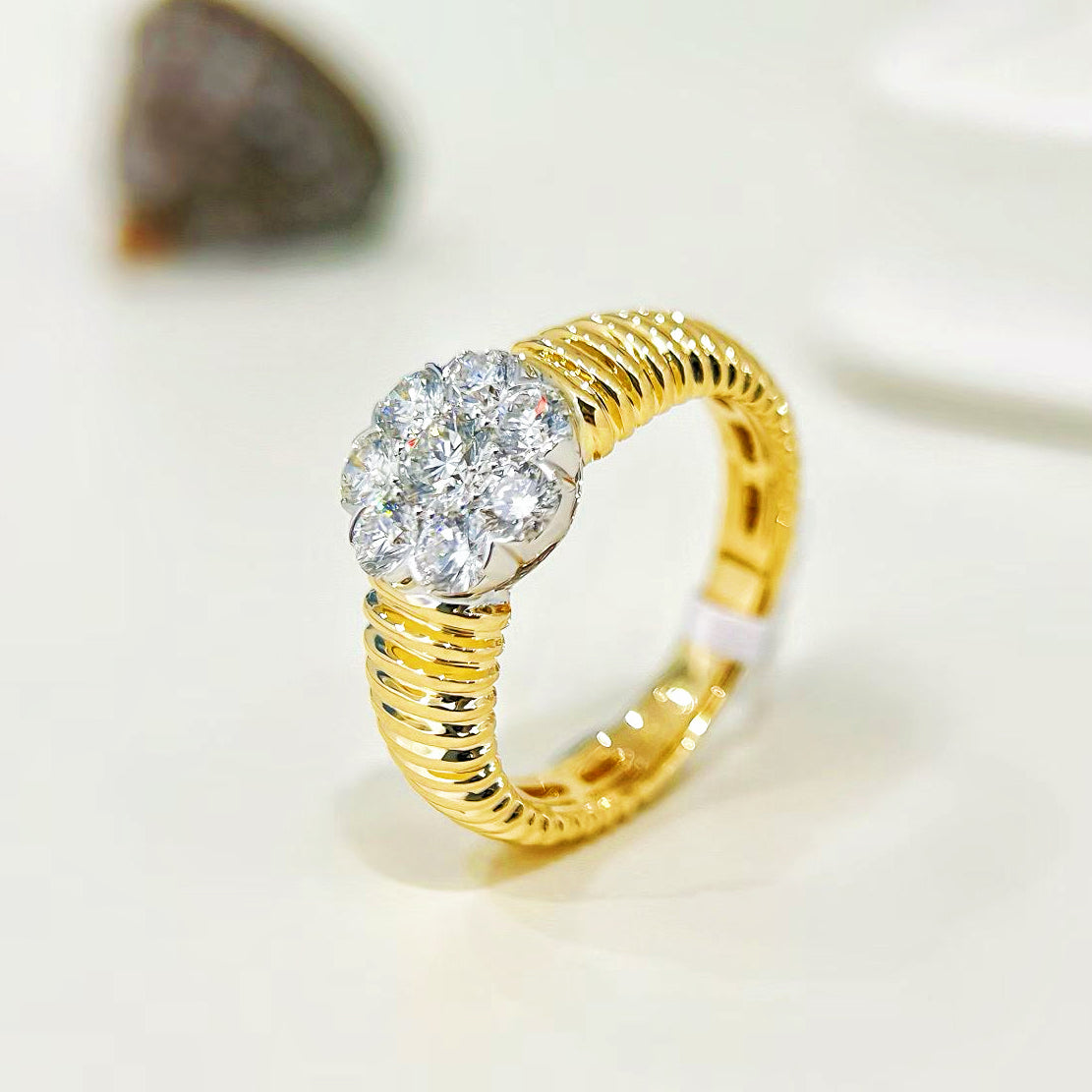 Vintage 18k Gold Diamond Ring (Item No. VT536）