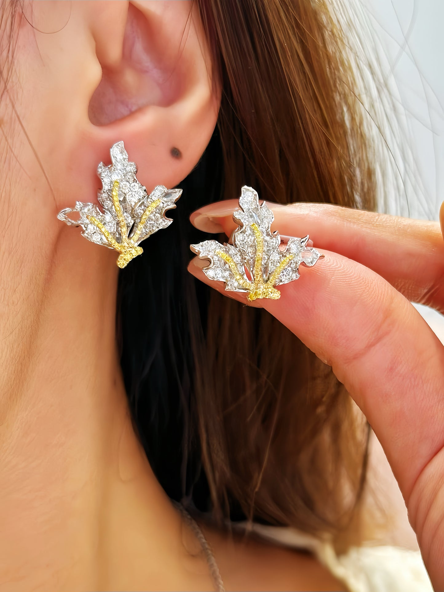 Vintage Leaf 18k Gold Diamond Earring (Item No. VT450）