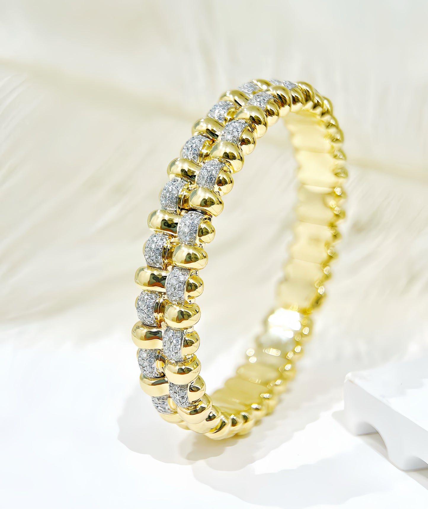 Vintage 18k Gold Diamond Bracelet (Item No. VT425）