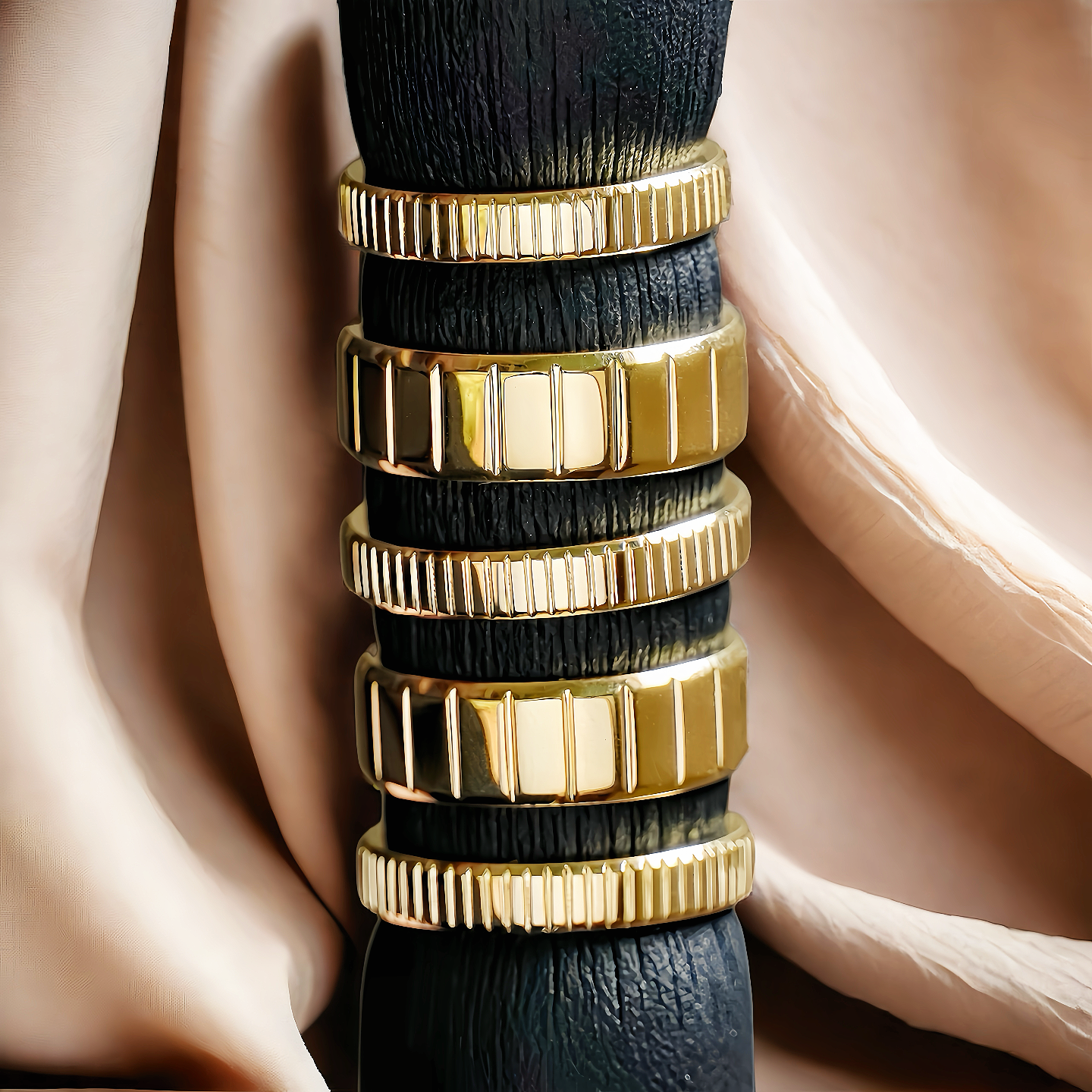 Contemporary 18k Gold Ring (Item No. GR0012）