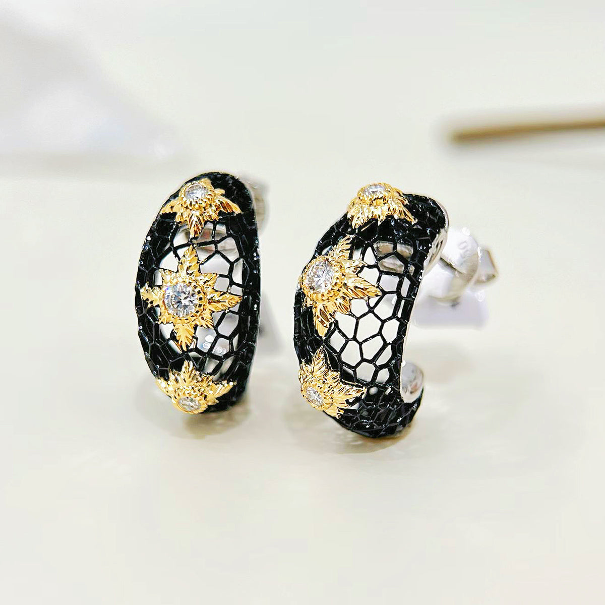 Vintage 18k Gold Diamond Earring (Item No. VT517）