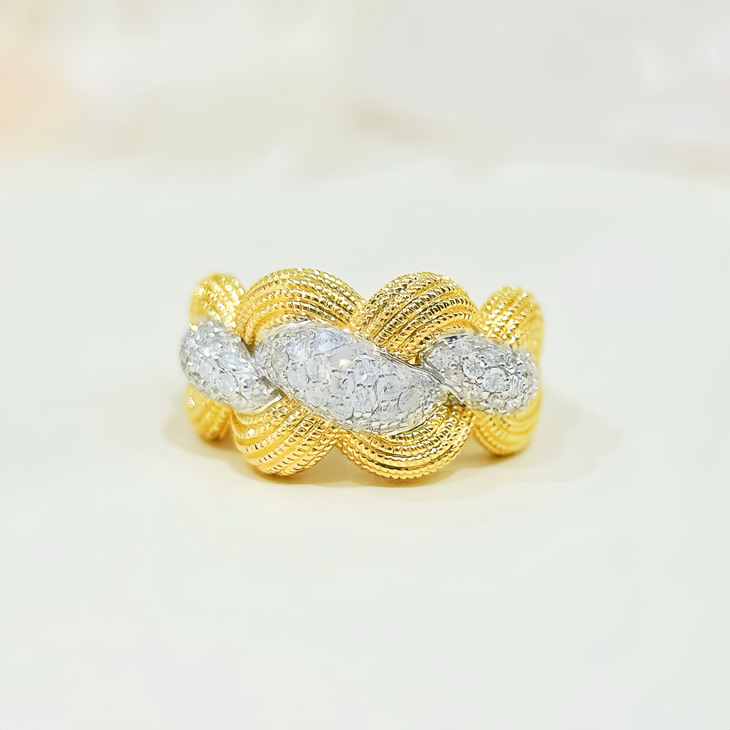 Vintage 18k Gold Diamond Ring (Item No. VT 290)