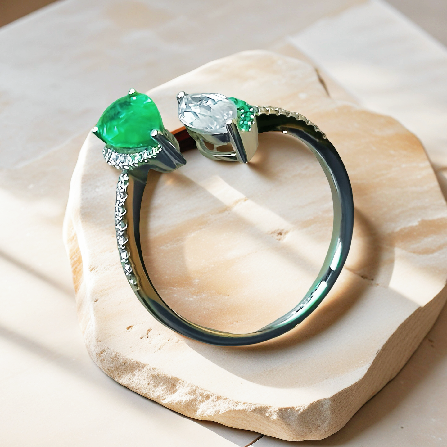 Toi et Moi 18k Gold Diamond Emerald Ring (Item No. VT034）