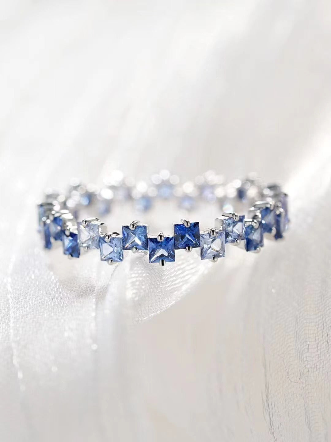 2.5mm Rainbow Sapphire 18k Gold Ring (Item No. SA110）