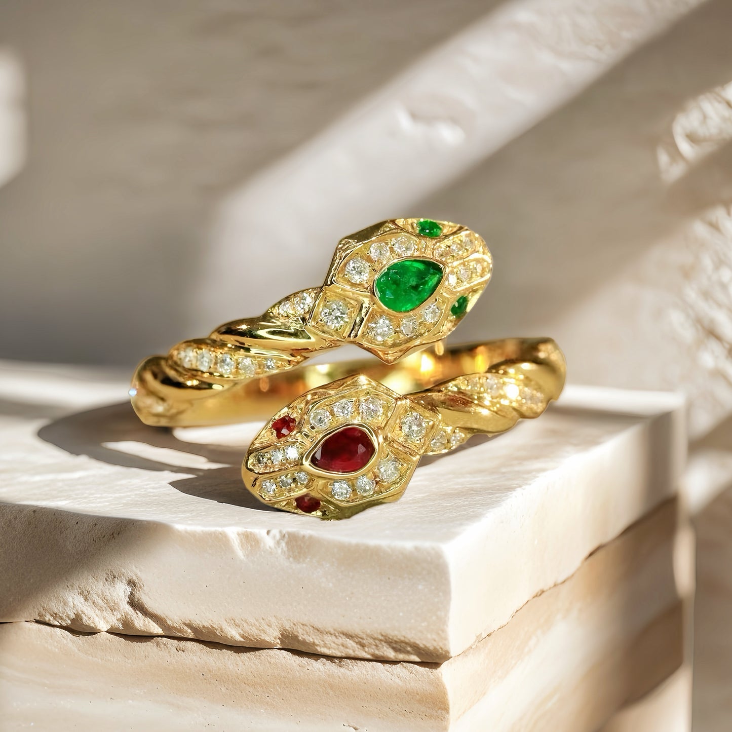 Snake 18k Gold Emerald Ruby Diamond Ring (Item No. VT179）