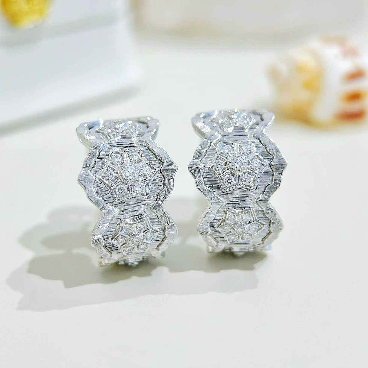 Vintage 18k Gold Diamond Earring (Item No. VT362)