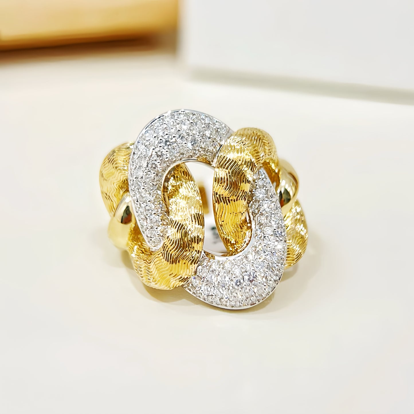 Vintage 18k Gold Diamond Ring (Item No. VT373）