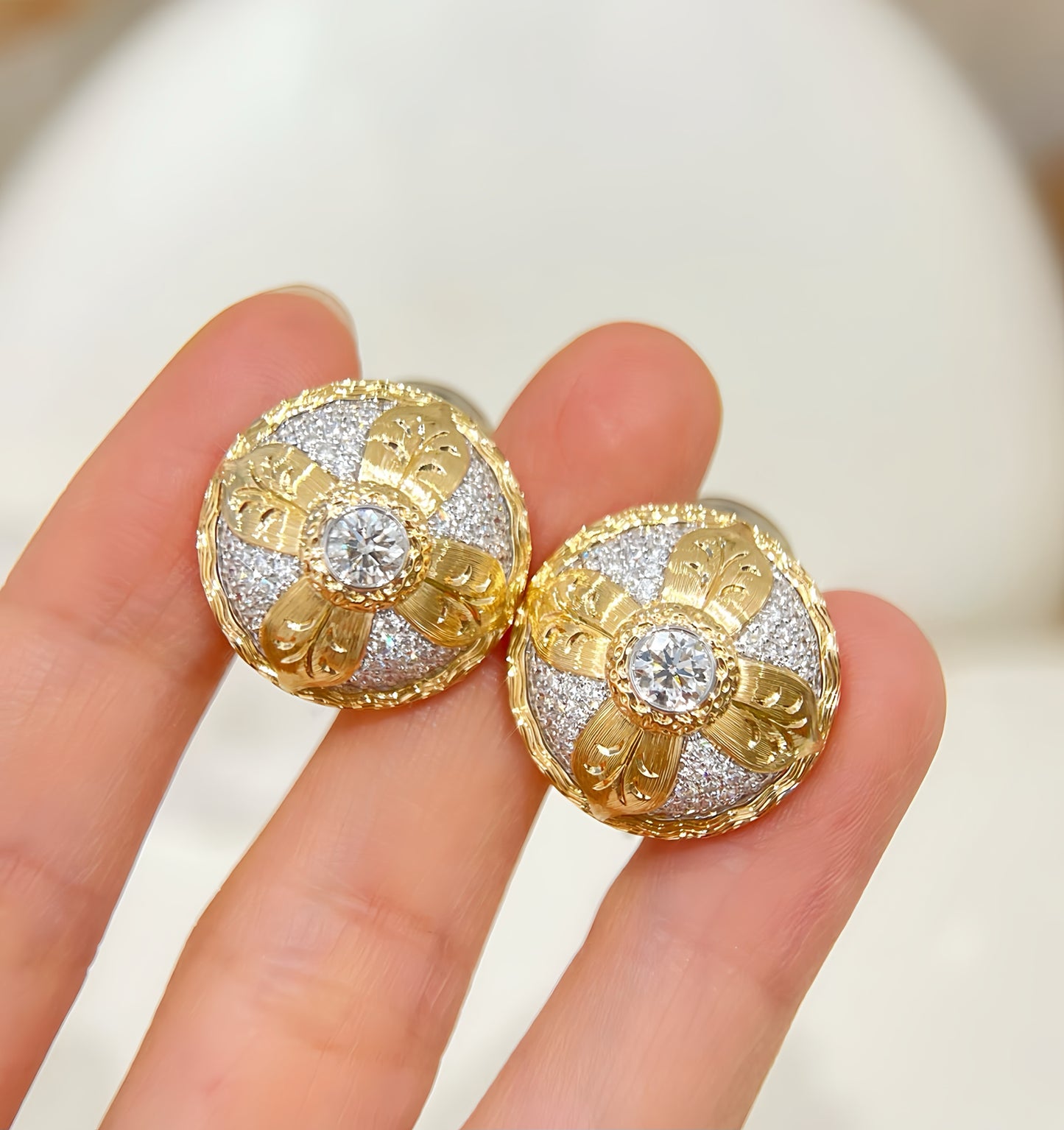 Vintage 18k Gold Diamond Earring (Item No. VT317)