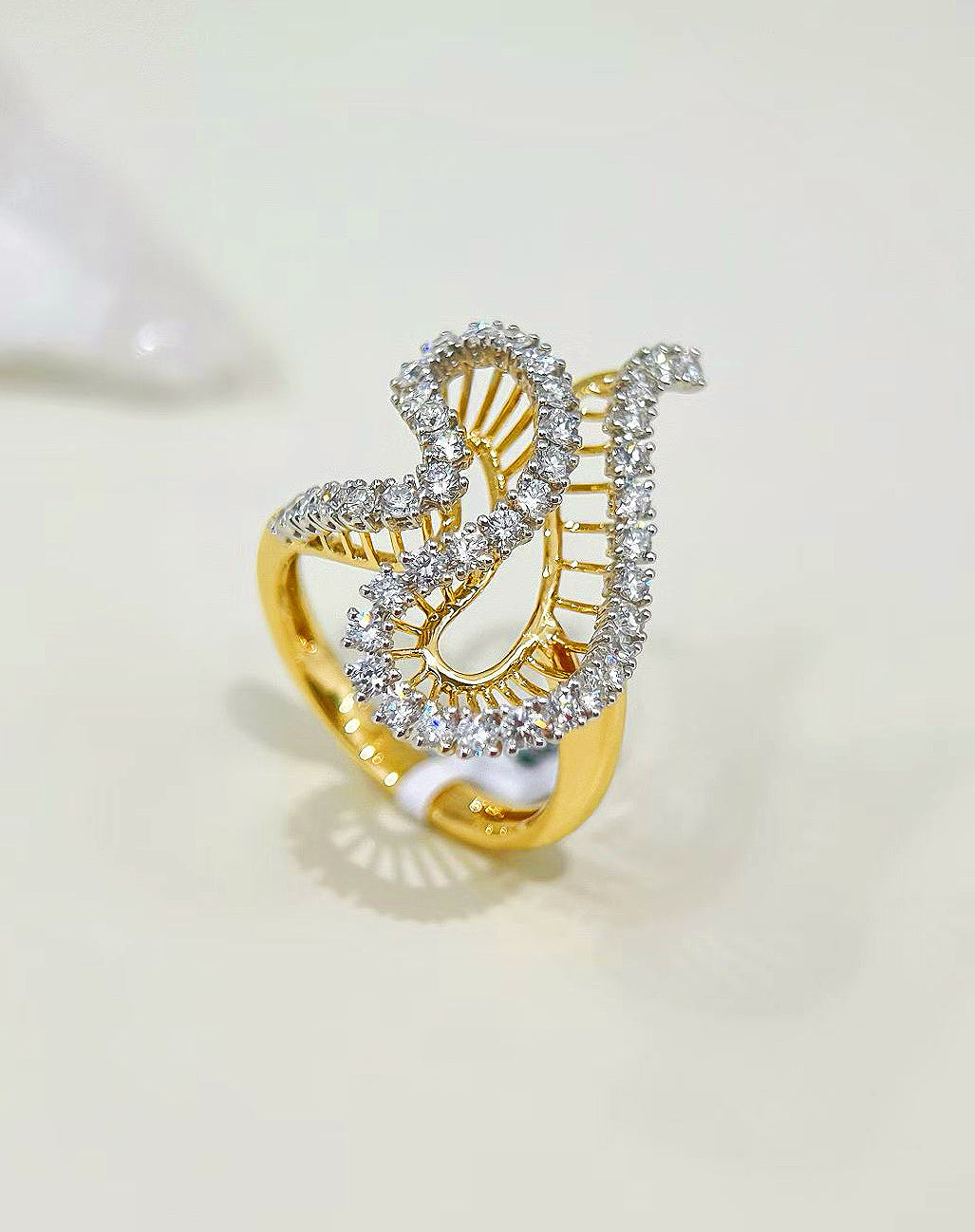 Vintage 18k Gold Diamond Ring (Item No. VT503）