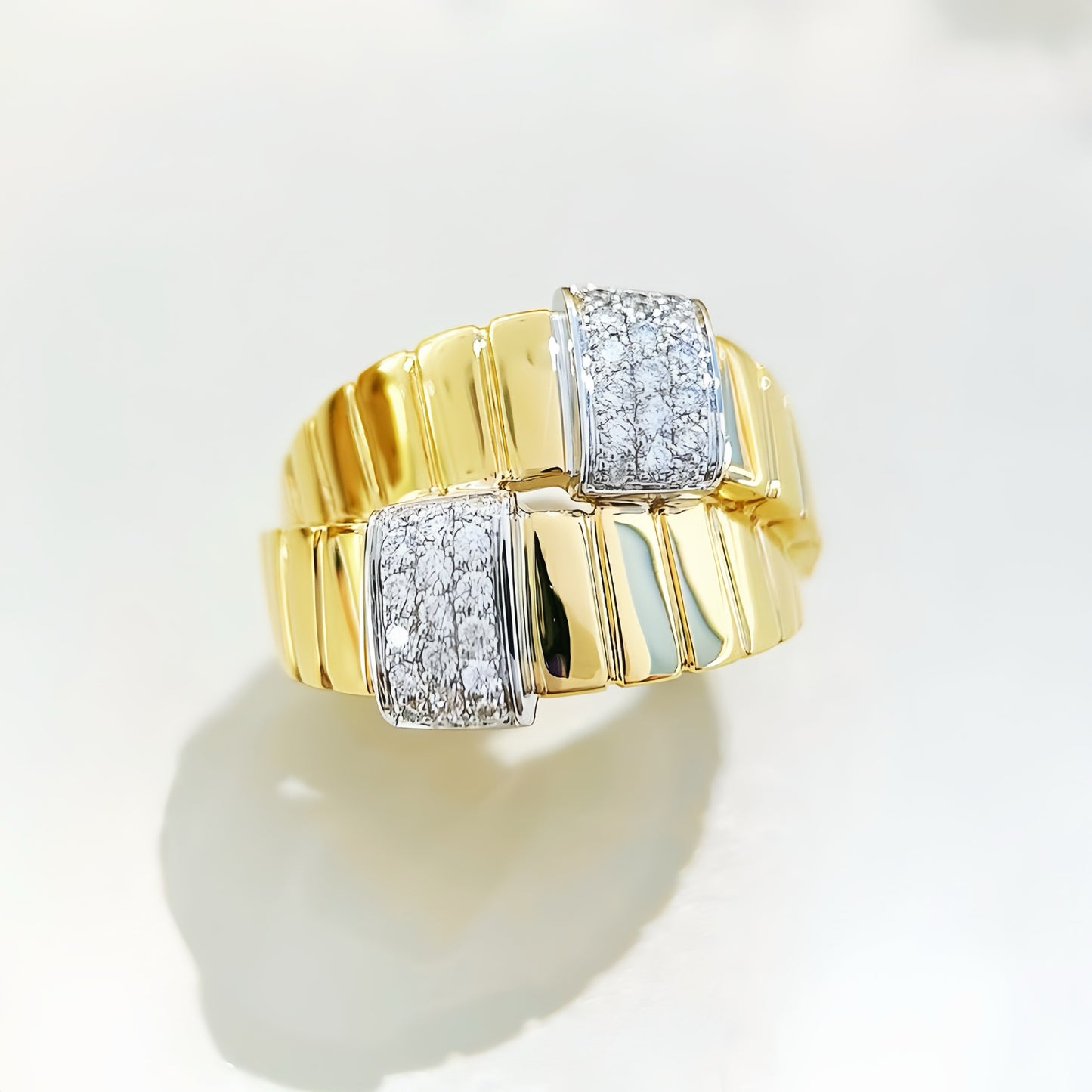 Contemporary 18k Gold Diamond Ring (Item No. VT377）
