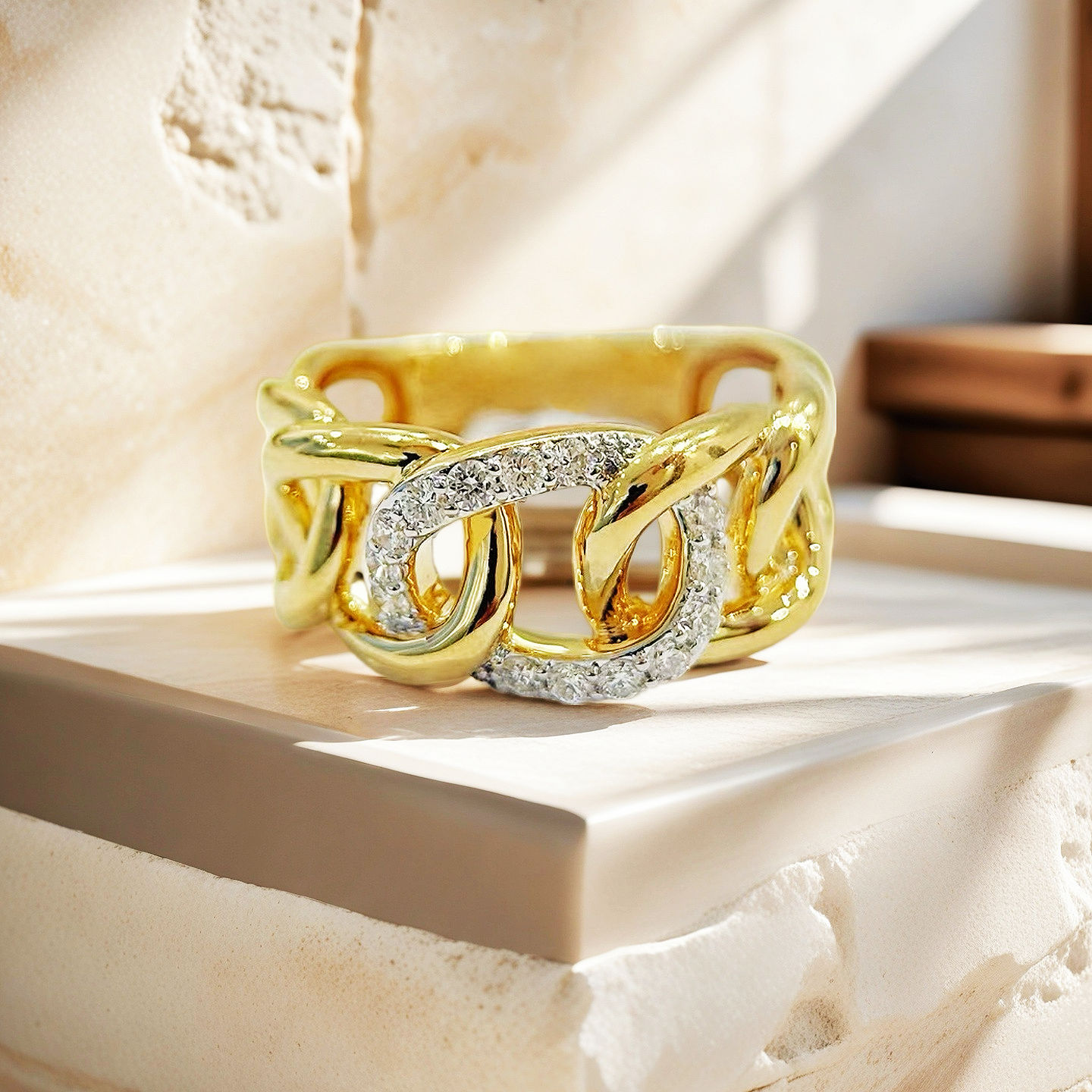 Vintage 18k Gold Diamond Ring (Item No. VT256）